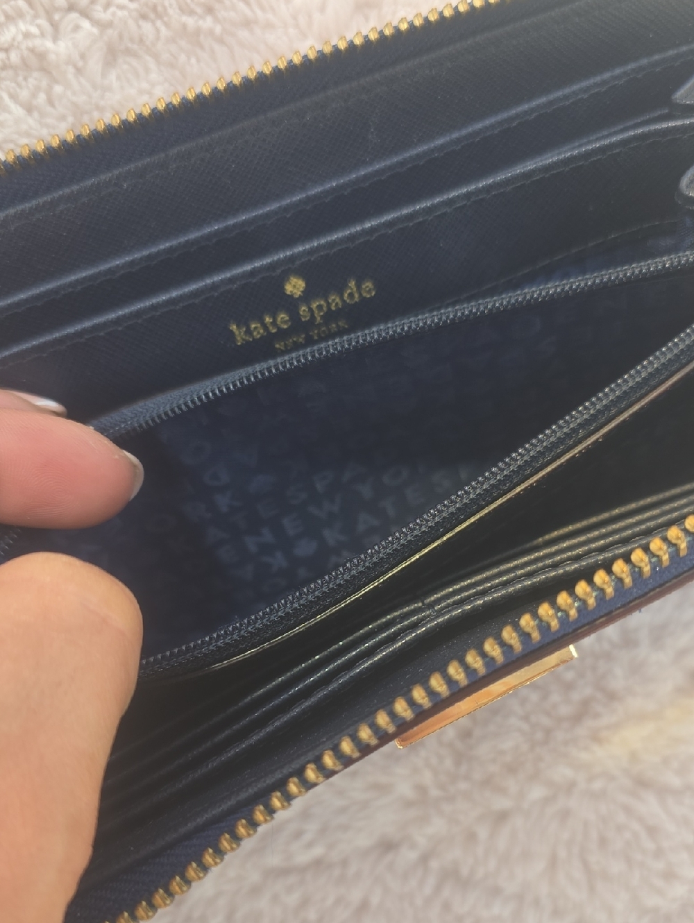 kate spade Zip Wallet - Picture 4 of 5
